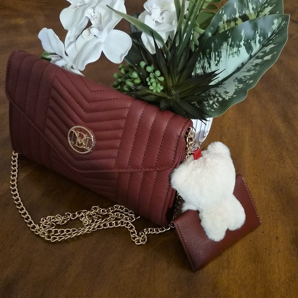 NWT SET Badgley Mischka Vegan Burgundy Quilted Crossbody Bag with Gold Chain - Picture 8 of 9